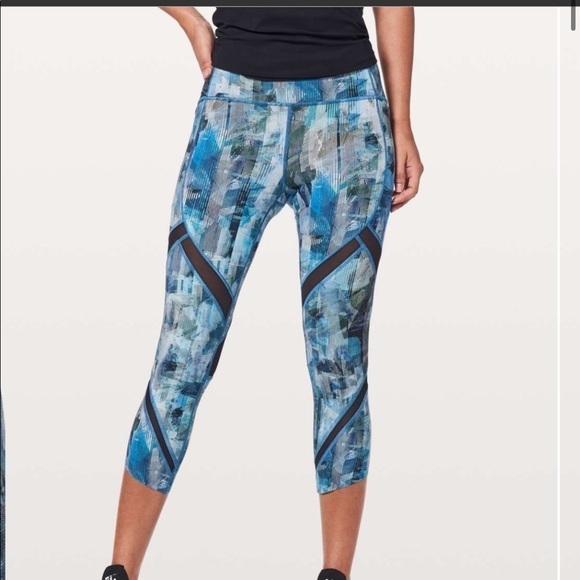 Lululemon On Pace Crop 21” Leggings Size 2 Sun Dazed Blue Multi Side Pockets - Picture 2 of 9